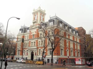  fabricación y montaje de estructuras metálicas, elementos de cerrajería y carpintería de madera.