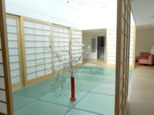  fabricación y montaje de estructuras metálicas, elementos de cerrajería y carpintería de madera.