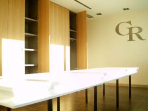  fabricación y montaje de estructuras metálicas, elementos de cerrajería y carpintería de madera.