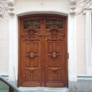  fabricación y montaje de estructuras metálicas, elementos de cerrajería y carpintería de madera.