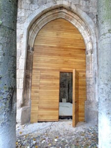  fabricación y montaje de estructuras metálicas, elementos de cerrajería y carpintería de madera.